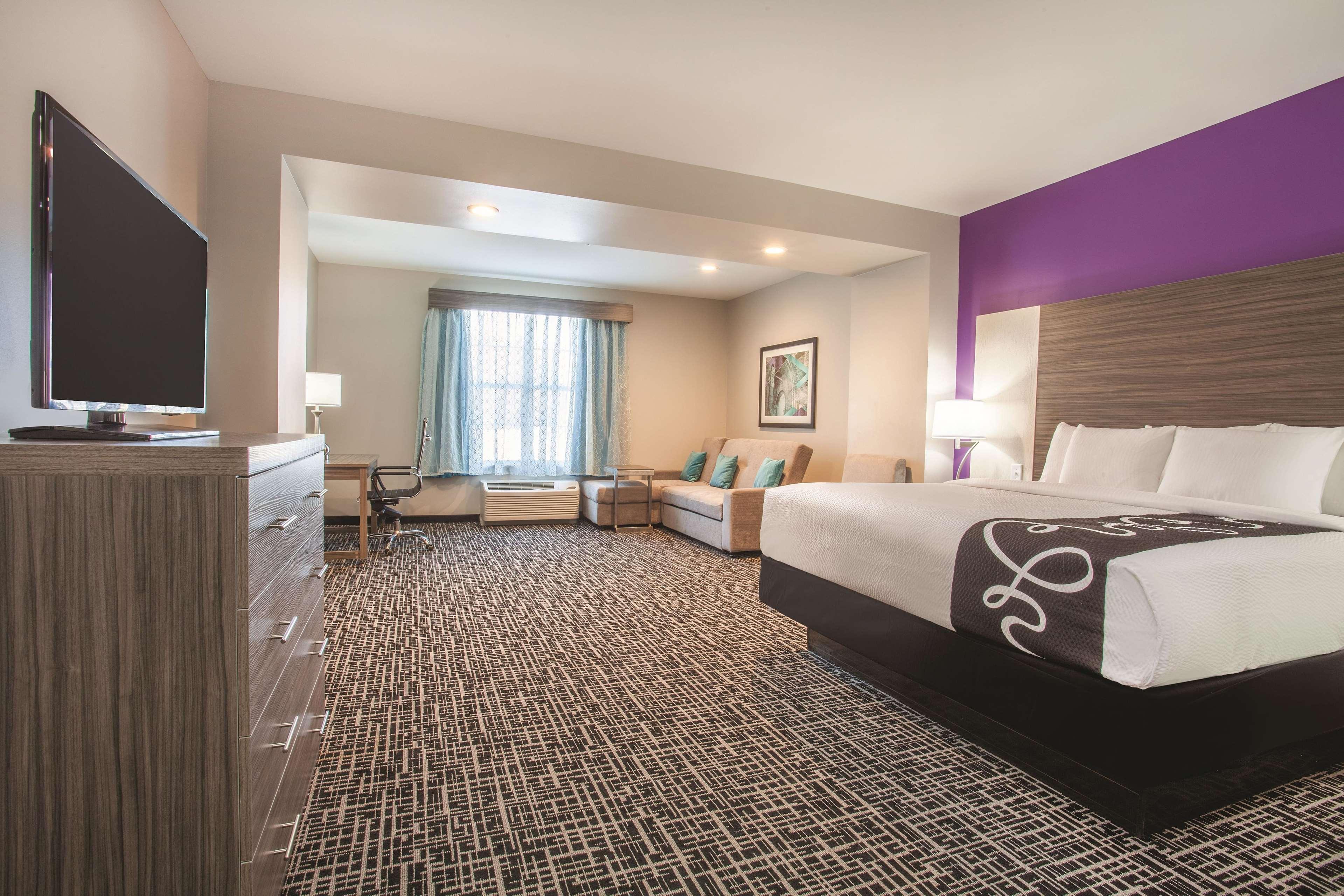 La Quinta By Wyndham Forsyth Hotel Bagian luar foto