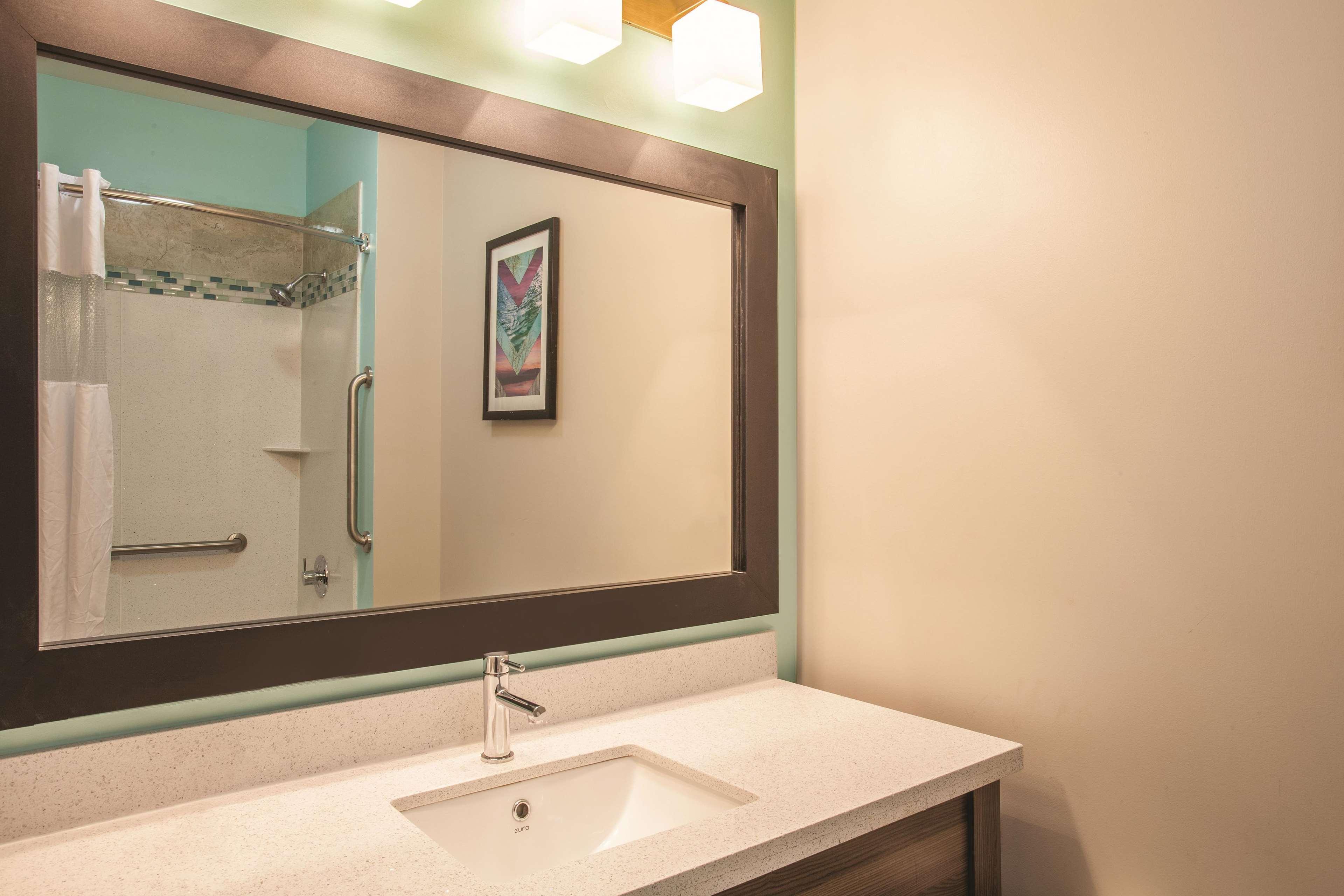 La Quinta By Wyndham Forsyth Hotel Bagian luar foto