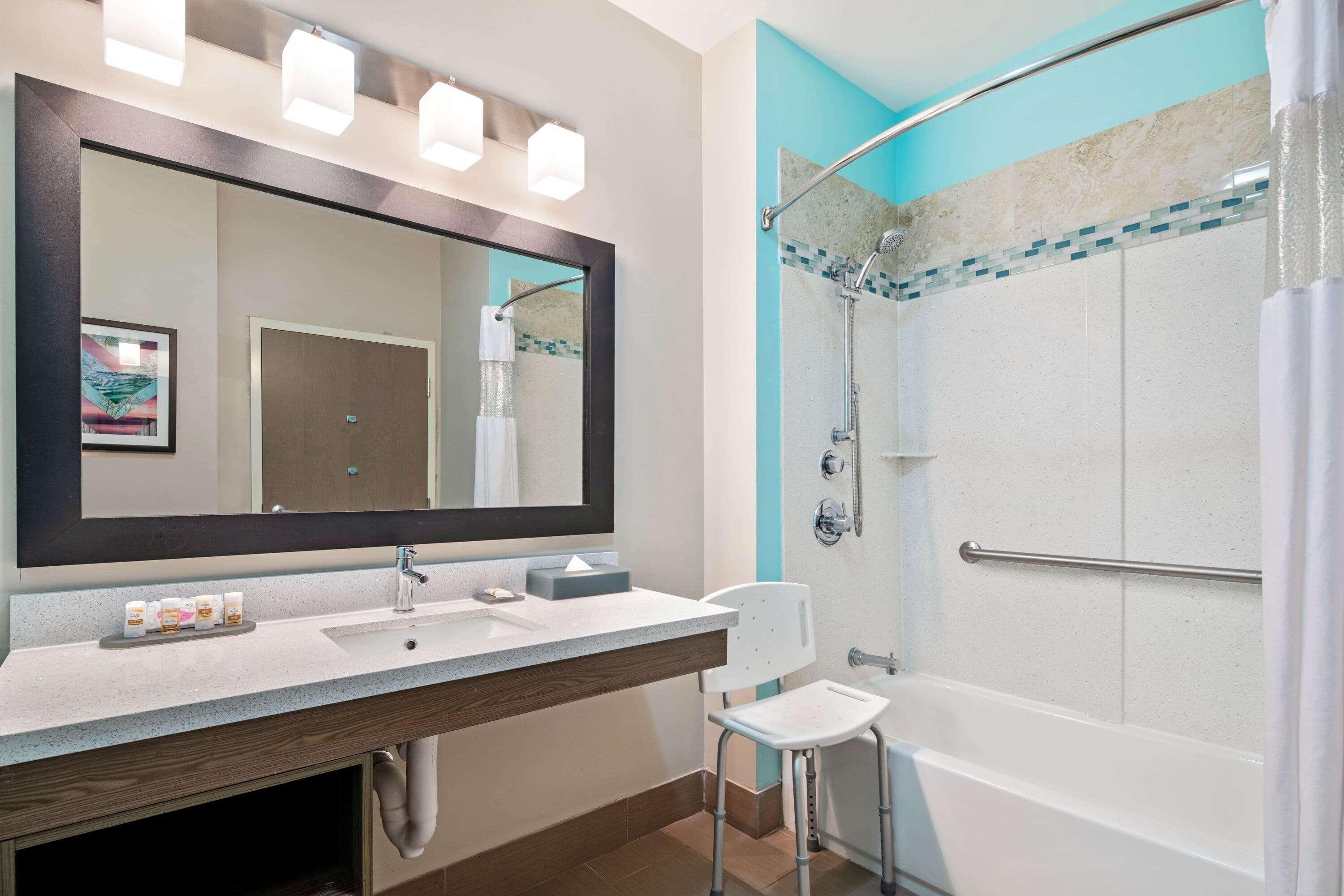 La Quinta By Wyndham Forsyth Hotel Bagian luar foto