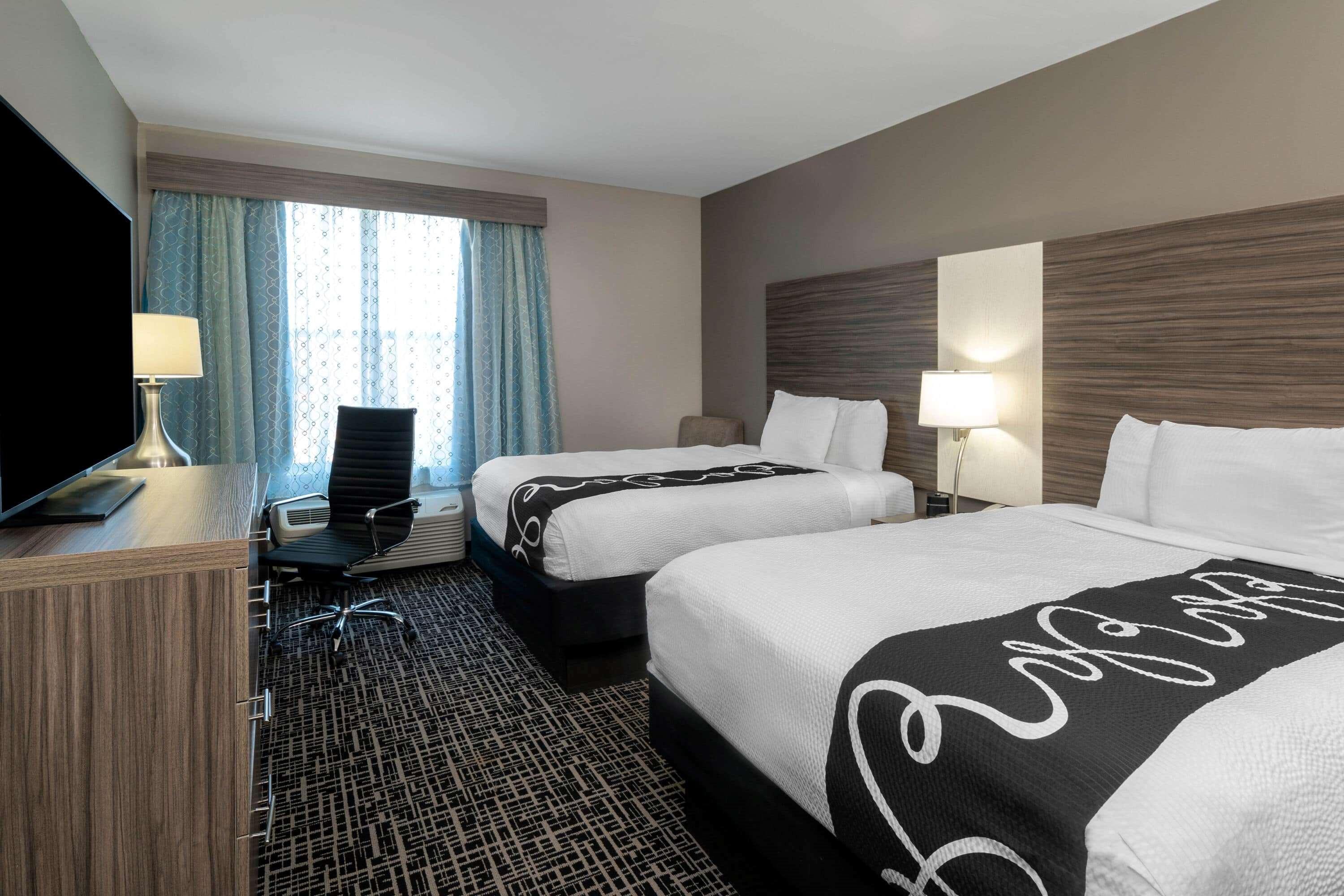 La Quinta By Wyndham Forsyth Hotel Bagian luar foto