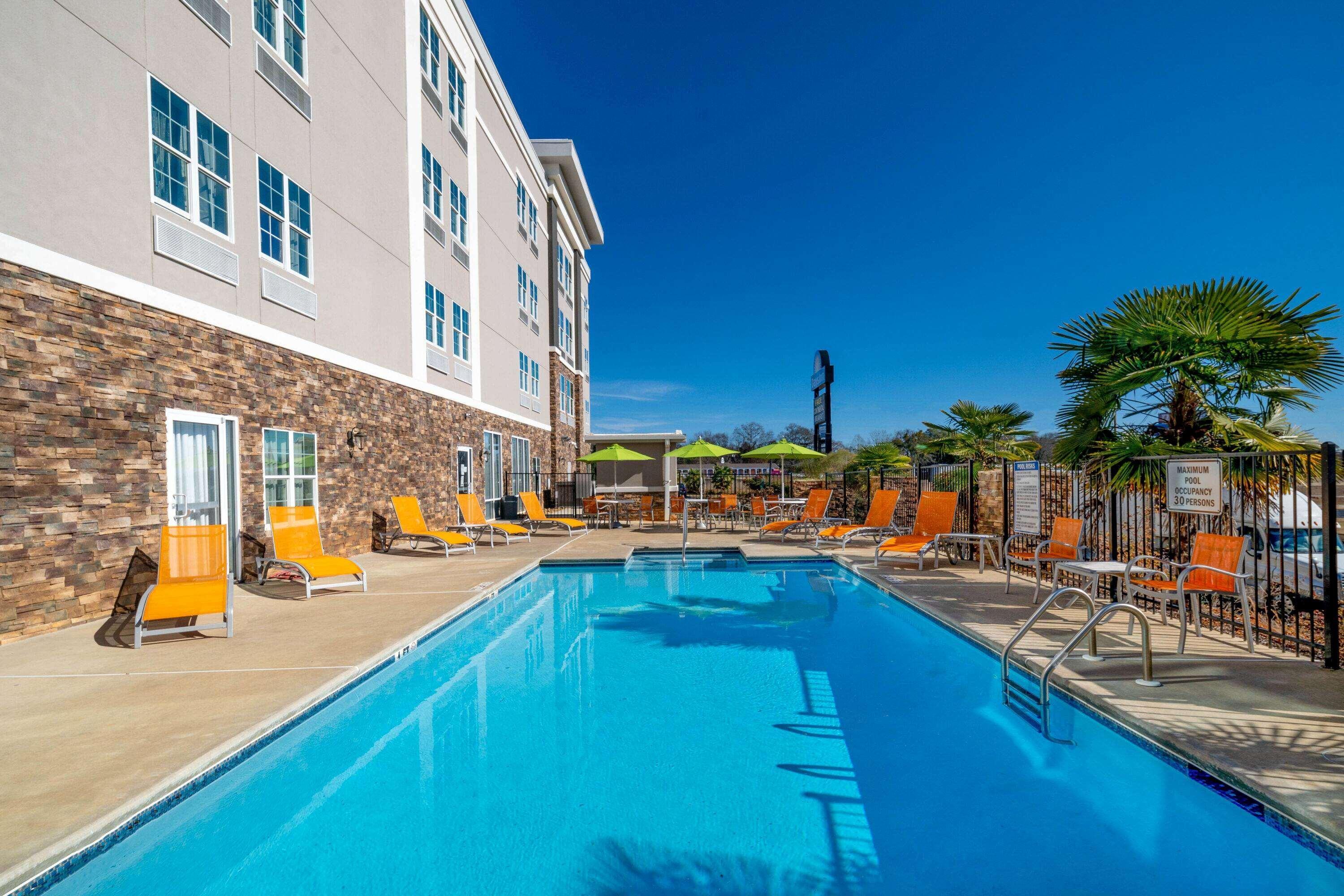 La Quinta By Wyndham Forsyth Hotel Bagian luar foto