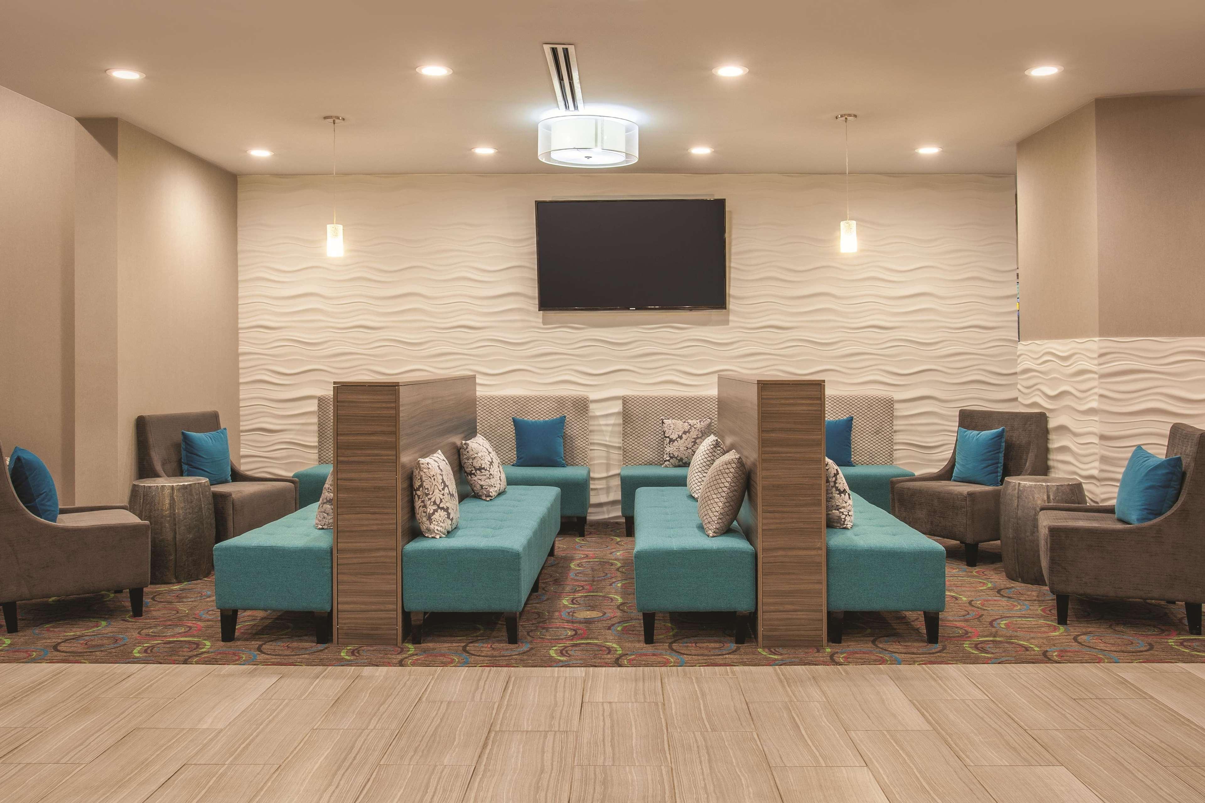 La Quinta By Wyndham Forsyth Hotel Bagian luar foto