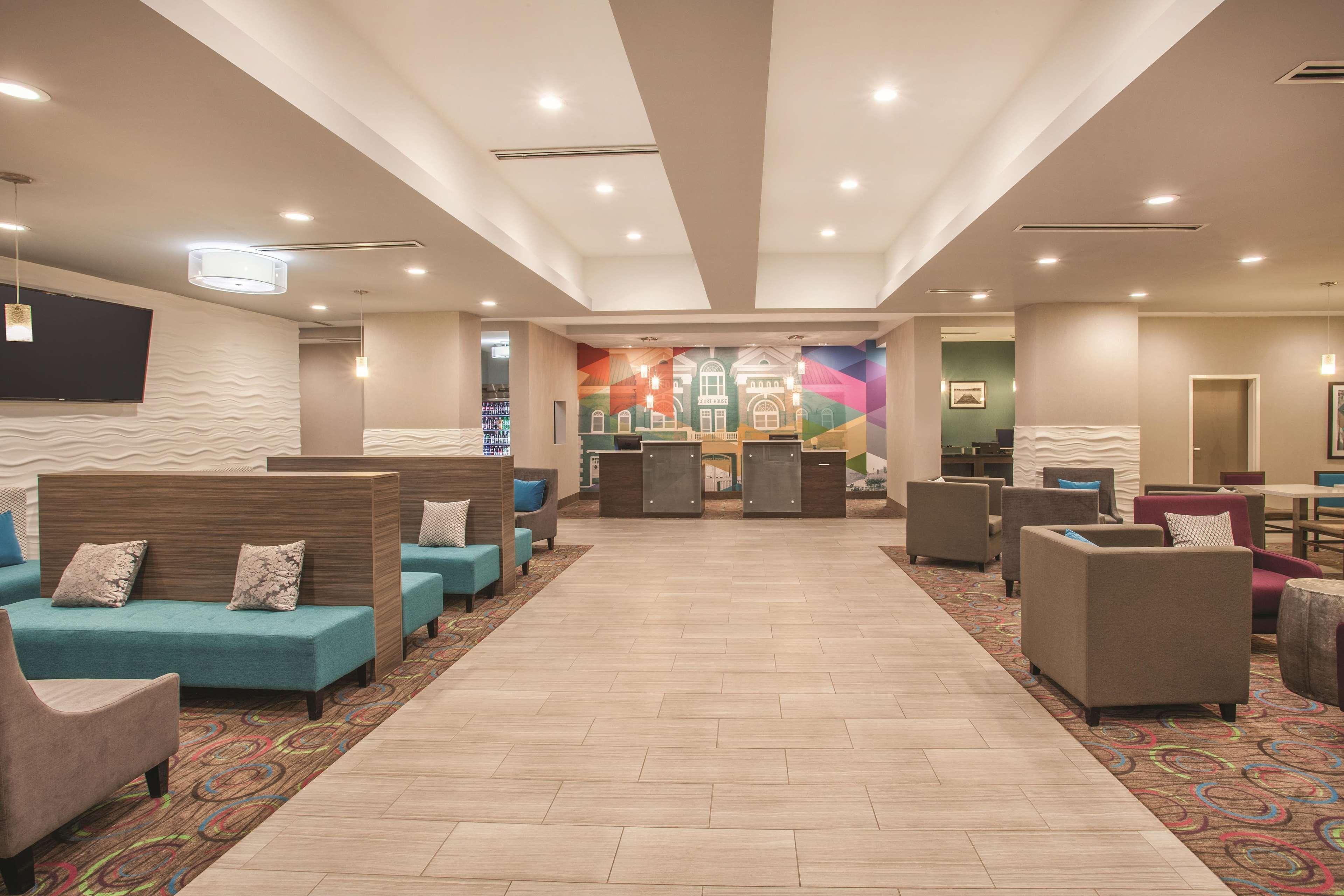 La Quinta By Wyndham Forsyth Hotel Bagian luar foto